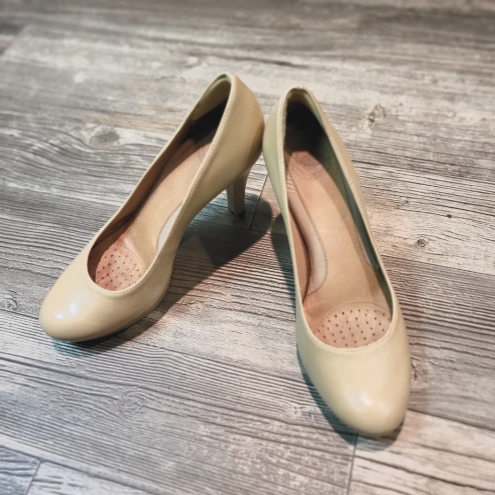 NURTURE | Platform Nude Memory Foam Pumps